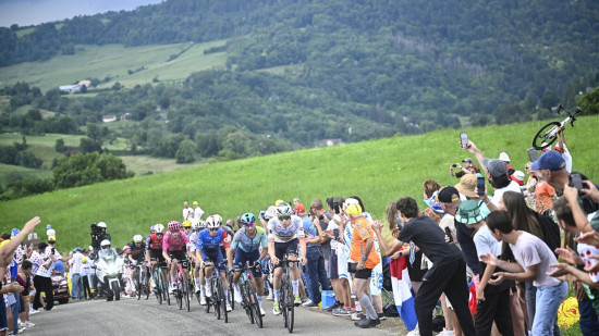 Grovss uzvar pirmspēdējā posmā; Pogačars teju nosargājis "Tour de France" titulu