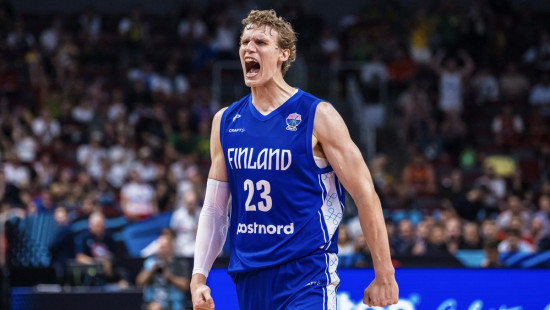 Jokiča 33 punkti neglābj: lieliskā Somija sarūpē sensāciju un izslēdz galveno favorīti