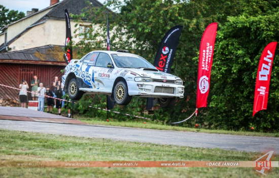 ''Pirelli'' apbalvo ātrākās ekipāžas ''RADEX Rally Talsi'' rallijsprintā un vēsturisko auto ieskaitē