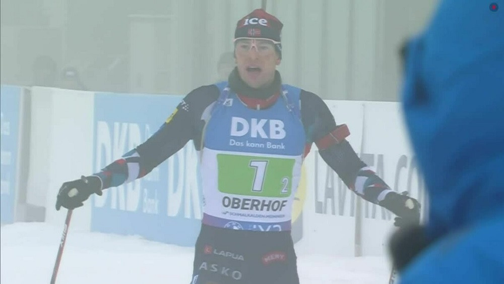Norvēģu biatlonistus Oberhofā arī stafetē piefēlī savdabīgs misēklis – Ziemas sport – Sportacentrs.com