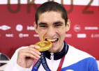 Batirgazijevs izcīna savai komandai pirmo Tokijas olimpisko spēļu zelta medaļu boksā