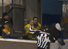 Video: KHL pieredzi guvušais pēc kautiņa kļūst bravūrīgs un laukumā iemet miskasti