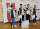 Latvijas kadetu čempionātā dambretē pirmajām trim komandām vienāds punktu skaits