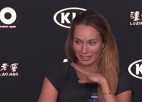 Video: Atraktīvā Kolinsa priekšlaicīgi svin uzvaru "Australian Open" cīņā