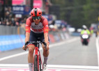 Skujiņš saīsinātajā "Giro d'Italia" kalnu posmā finišē otrajā simtā, uzvara kolumbietim