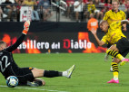 Malenam divi vārti minūtes laikā, Dortmunde uzvar Mančestras "United"