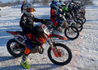 Baltinavā Latvijas Junioru čempionātā ziemas motokrosā visātrākie Laguta un Smarods