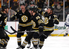 "Bruins" ceturto reizi 12 gados sērijas septītajā kaujā satriec Toronto sirdis