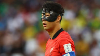 Dienvidkorejas fani kopē komandas zvaigznes Sona masku