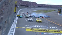 NASCAR sacīkstes noslēdzas ar masveida sadursmi un fotofinišu