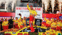 Logano uzvar NASCAR "All Star" sacīkstēs un iegūst miljons dolāru