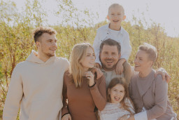 Unikālos kino seansos būs pieejama filma “Mans tētis – Intars Busulis”