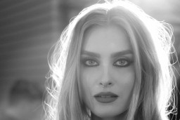 “Vulgar” treileris un albums tagad pieejams visiem