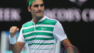 Federers iespaidīgi servē, nodrošina maču ar Dimitrovu