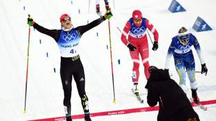 Klēbu nodrošina Norvēģijas uzvaru komandu sprintā, sievietēm zeltu izrauj Vācija