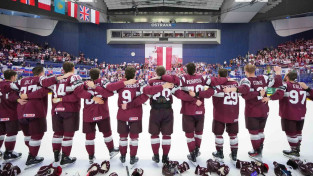 Latvijas hokejisti bullīšos izrauj uzvaru pār Slovākiju