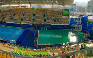 Rio olimpiādes baseina ūdens mulsina speciālistus