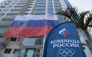 Rio norauj krievu karogu, vingrotāji dod atbildi nīdējiem