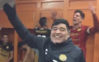 Video: Maradona līksmo un svin pirmo uzvaru