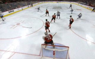 Video: Filadelfijas "Flyers" trīs spēlētāji mazākumā paliek bez nūjas