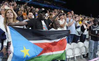 Dienvidsudānas basketbola olimpiskajā debijā atskaņo Sudānas himnu