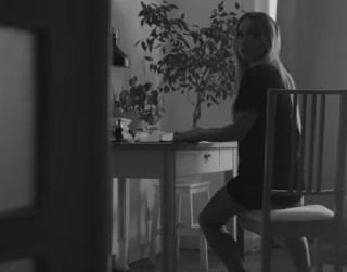 Video: Aija Andrejeva laidusi klajā dziesmu “Pērkons pāries”