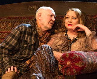 Video: Lamāšanās ir tas pats, kas atzīšanās mīlestībā. Izrādes "Dieva indes un velna zāles" fragmenti