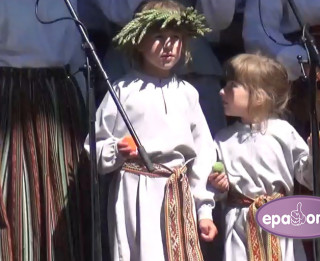 Video: Turpinās folkloras festivāls Baltica 2015