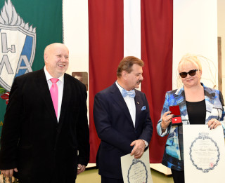 Latvijas Mākslas akadēmija pirmo reizi pastāvēšanas vēsturē piešķir goda locekļa nosaukumu – mecenātiem Borisam un Inārai Tetereviem