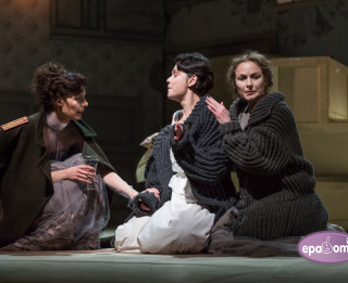 Video: TRĪS MĀSAS Dailes teātrī. Izrādes fragmenti