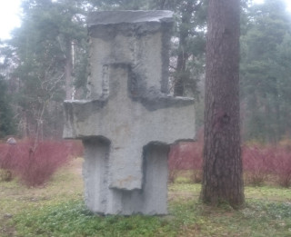 Latvijas Mākslinieku savienība aicina uz ikgadējo talku Mākslinieku kapu kalniņā, Pirmajos Meža kapos, Rīgā