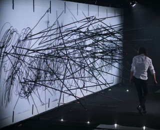 Tapusi izstāde par Artūra Virtmaņa un Danielas Vētras  performanci “Pret traģisko sienu” Rīgas mākslas telpā