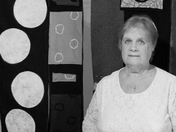 Mirusi tekstilmāksliniece Aina Muze