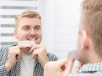 Kādi ir riski pēc zobu balināšanas mājās?