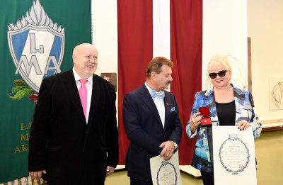 Latvijas Mākslas akadēmija pirmo reizi pastāvēšanas vēsturē piešķir goda locekļa nosaukumu – mecenātiem Borisam un Inārai Tetereviem