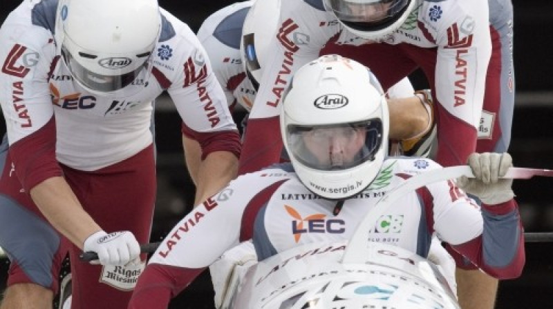 Jāņa Miņina bobsleja komanda olimpiskajā Vistleras trasē. Foto: AP