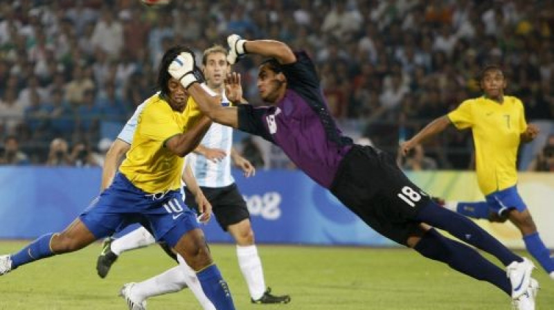 Serhio Romero Argentīnas izlases sastāvā spelē pret Brazīliju 2008. gada Pekinas olimpiādē
Foto: AP