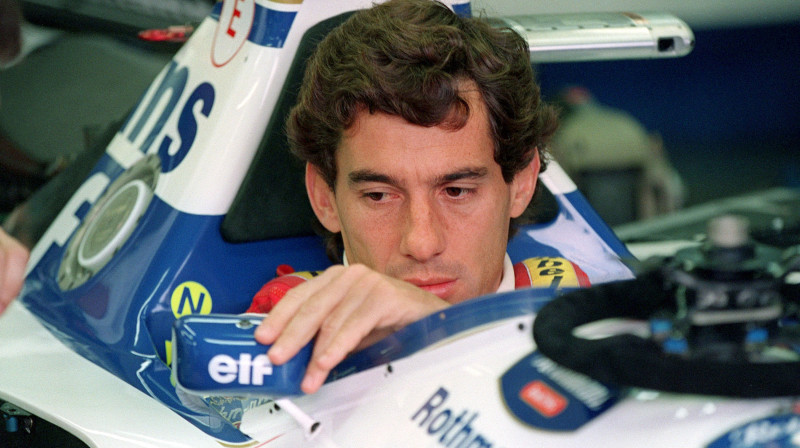 Airtons Senna pirms 1994. gada Sanmarīno "Grand Prix" sacīkstes Foto: AFP