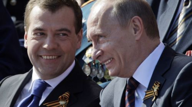 Dmitrijs Medvedevs un Vladimirs Putins
Foto: AP
