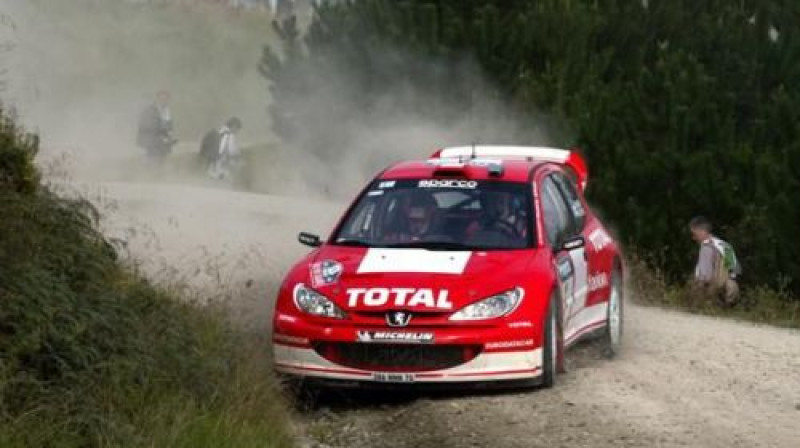 Markuss Gronholms Jaunzēlandes rallijā pie ''Peugeot 206 WRC'' automašīnas stūres
Foto: www.ewrc.cz