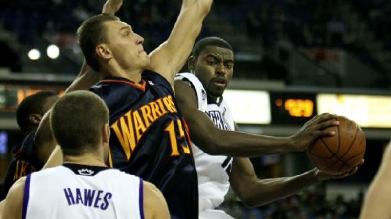 Andris Biedriņš aizsardzībā
Foto: AP/Scanpix