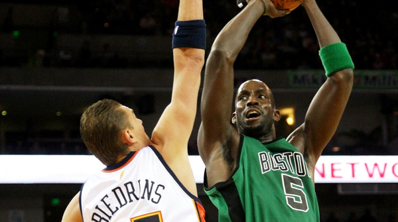 Andris Biedriņš spēlē pret "Celtics"
Foto: AFP/Scanpix