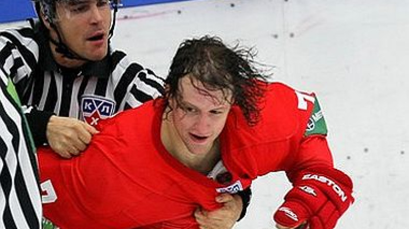 Kautiņš vai biznesa plāns? Daudz dīvainību ne tikai uz ledus, bet arī pie KHL oficiālo personu galdiem.
Foto: www.khl.ru
