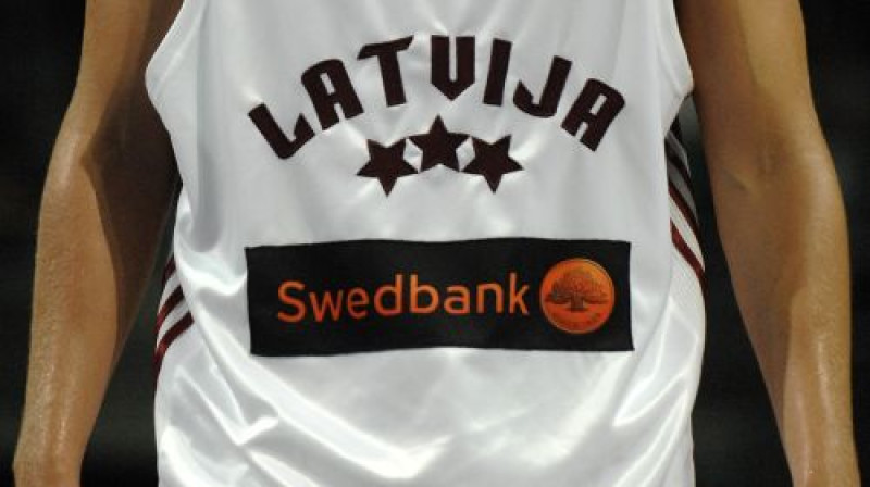 Daži savējie spēlēt zem Latvijas karoga negrib. Daži svešie - grib. Ko darīt?
Foto: Romāns Kokšarovs, Sporta Avīze