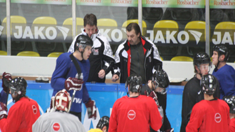 Latvijas hokeja valstsvienības treniņš Frankfurtē 09.02.2010.
Foto: Ludmila Glazunova, www.hokejs2010.lv