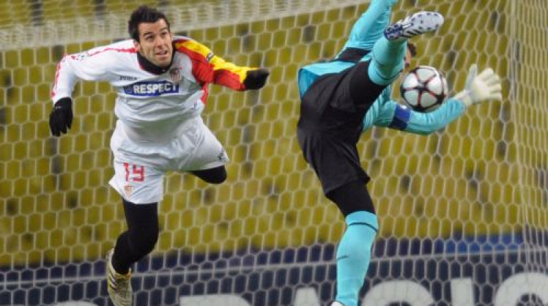 Alvaro Negredo un Igors Akinfejevs lidojumā...
Foto: AFP/Scanpix