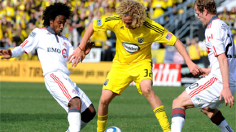 "Toronto FC" futbolisti (balti-sarkanajās formās)
Foto: AP/Scanpix