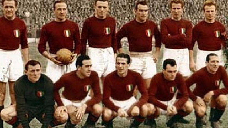 "Torino" kluba futbolisti ar kapteini Valentīno Macolu priekšgalā 1949. gadā gāja bojā aviokatastrofā
FOTO: "nypost.com"