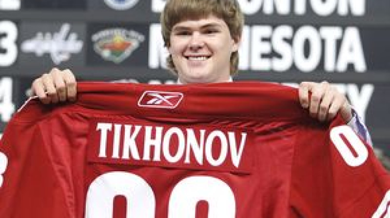 Vasīlijs Tihonovs par savu pēdējo gadu lielāko mērķi bija noteicis - dēla Viktora (attēlā) karjeras sakārtošanu. Darbs ir padarīts un, nu viņš atkal var praktizēt kā treneris.
Foto: Coyotes