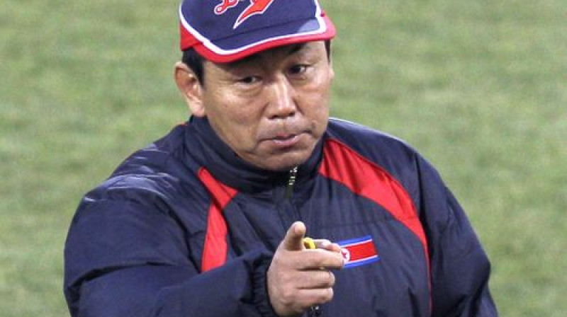 Ziemeļkorejas izlases galvenais treneris Jons Huns Kims
Foto: AP/Scanpix